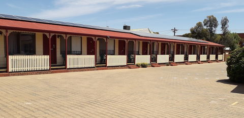 Daydream Motel And Apartments - Whitsundays Accommodation 1