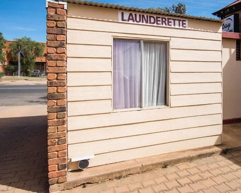 Daydream Motel And Apartments - Whitsundays Accommodation 0