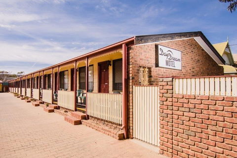 Daydream Motel And Apartments - Whitsundays Accommodation 3