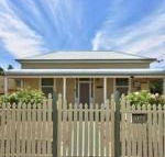 Maeville Cottage - Whitsundays Accommodation