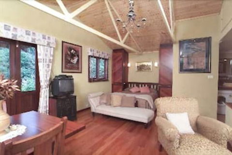 Ford House Retreat - Whitsundays Accommodation 6