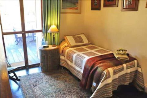 Ford House Retreat - Whitsundays Accommodation 5