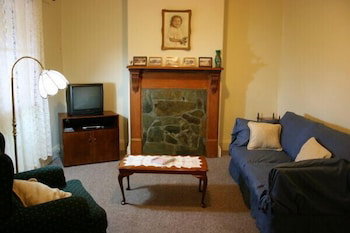 A Settler's Cottage - Whitsundays Accommodation 2