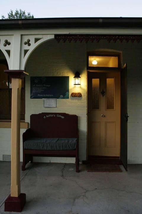 A Settler's Cottage - Whitsundays Accommodation 1