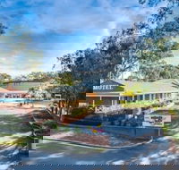 Commercial Golf Resort - Whitsundays Accommodation