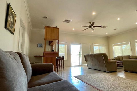 Lambert Estate Retreat - Whitsundays Accommodation 5