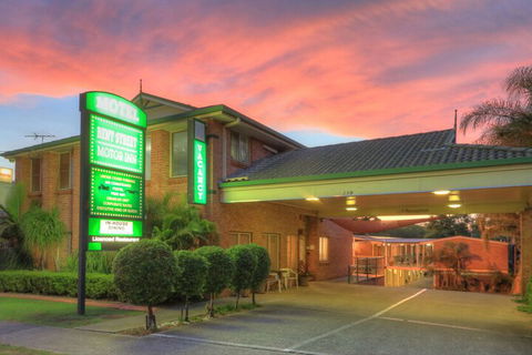 Bent Street Motor Inn - Whitsundays Accommodation 1