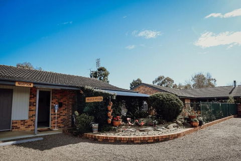 Denman Motor Inn - Whitsundays Accommodation 1