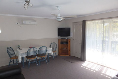 Lakes Entrance Country Cottages - Whitsundays Accommodation 7