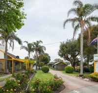 Lazy Acre Log Cabins - Whitsundays Accommodation
