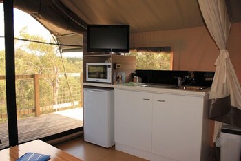 Lorne Bush House Cottages & Eco Retreats - Whitsundays Accommodation 4