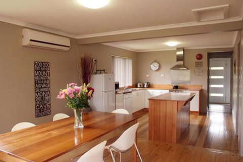 Pinestumps Holiday Home - Whitsundays Accommodation 2