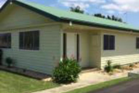 Pinestumps Holiday Home - Whitsundays Accommodation 0