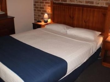 Lake Haven Motor Inn & Palms Restaurant - Whitsundays Accommodation 5