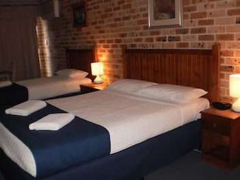 Lake Haven Motor Inn & Palms Restaurant - Whitsundays Accommodation 6