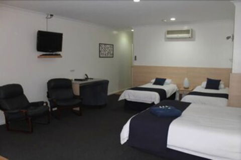 Lakeview Motor Inn - Whitsundays Accommodation 6
