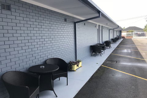 Lakeview Motor Inn - Whitsundays Accommodation 2