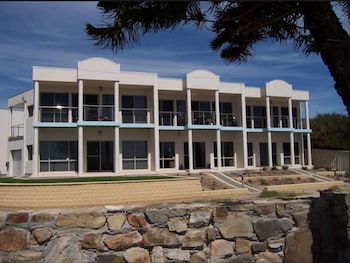 Christies No 1 Esplanade - Whitsundays Accommodation 5