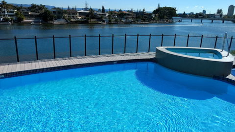 Silverton Holiday Apartments - Whitsundays Accommodation 2