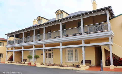 The Clifton & Grittleton Lodge - Whitsundays Accommodation 3