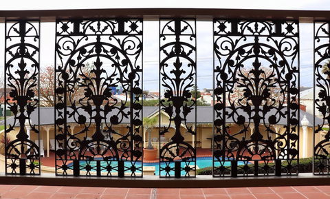 The Clifton & Grittleton Lodge - Whitsundays Accommodation 4
