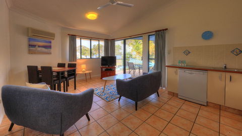 Dolphin Waters Tin Can Bay - Whitsundays Accommodation 6
