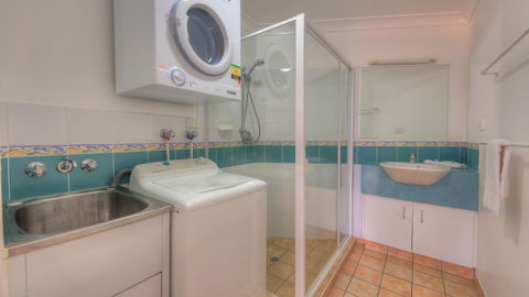 Dolphin Waters Tin Can Bay - Whitsundays Accommodation 4