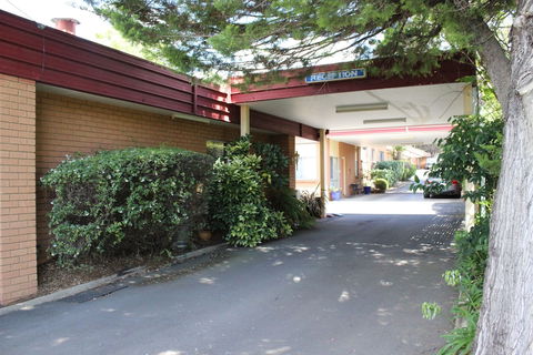 Westwood Motor Inn - Whitsundays Accommodation 3