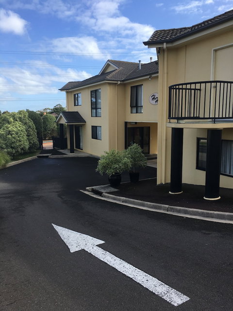 Hopkins House Motel & Apartments - Whitsundays Accommodation 1