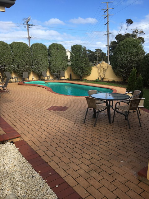 Hopkins House Motel & Apartments - Whitsundays Accommodation 4