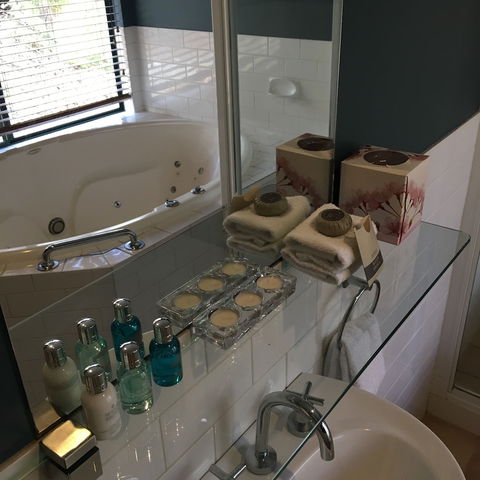 Island Brook Estate - Whitsundays Accommodation 6