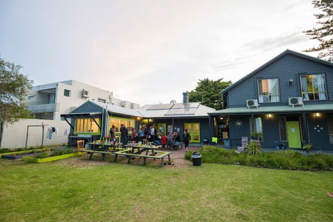 Dunsborough Beachouse YHA Hostel - Whitsundays Accommodation 1