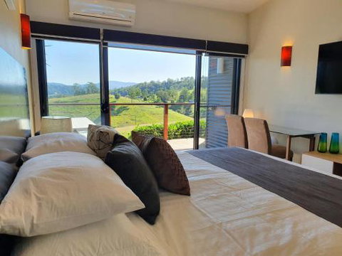 Sanctuary Hill Retreat - Whitsundays Accommodation 4
