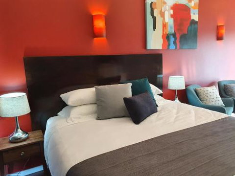 Sanctuary Hill Retreat - Whitsundays Accommodation 6