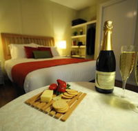 Gisborne Peak Winery Cottages - Whitsundays Accommodation