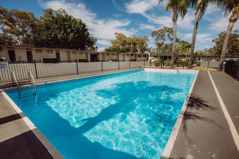 Artesian Spa Motel - Whitsundays Accommodation 2