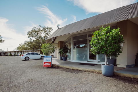 Artesian Spa Motel - Whitsundays Accommodation 0