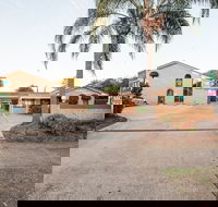 Jacaranda Place Motor Inn - Whitsundays Accommodation