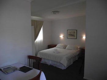 River Park Motor Inn - Whitsundays Accommodation 5