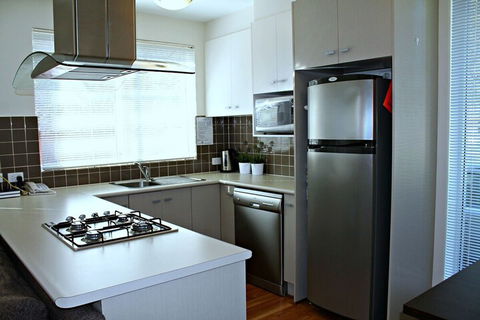 Adelaide DressCircle Apartments Childers Street - Whitsundays Accommodation 3