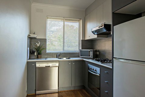 Adelaide DressCircle Apartments Childers Street - Whitsundays Accommodation 7