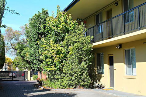Adelaide DressCircle Apartments Childers Street - Whitsundays Accommodation 4