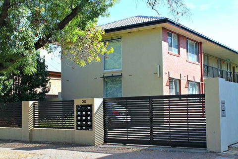 Adelaide DressCircle Apartments Childers Street - Whitsundays Accommodation 1