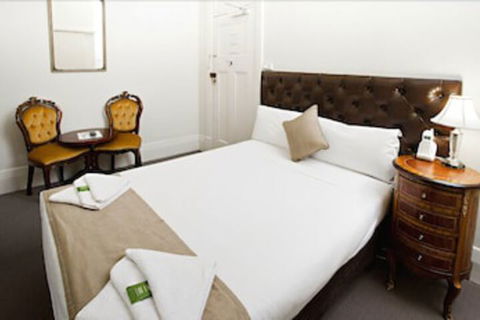 Ambassadors Hotel - Whitsundays Accommodation 4