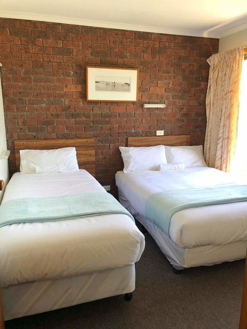 Lakes Jakaranda Holiday Units - Whitsundays Accommodation 2