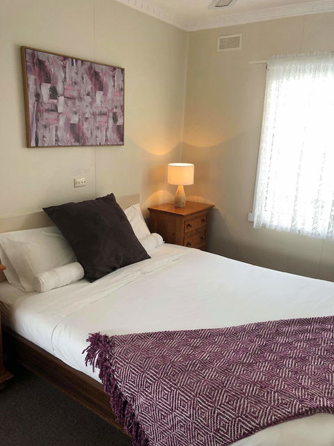 Lakes Jakaranda Holiday Units - Whitsundays Accommodation 1