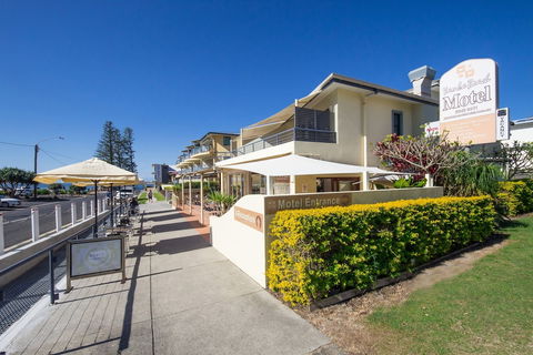Yamba Beach Motel - Whitsundays Accommodation 3