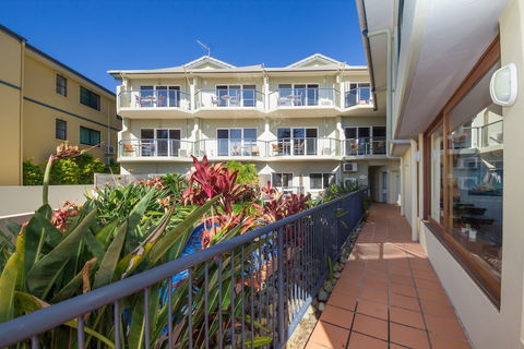 Yamba Beach Motel - Whitsundays Accommodation 0