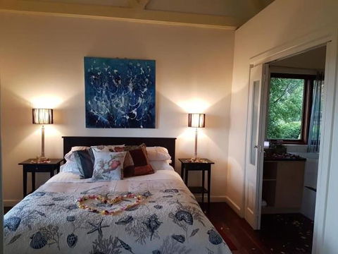 Outlook Hill Vineyard Cottages - Whitsundays Accommodation 5