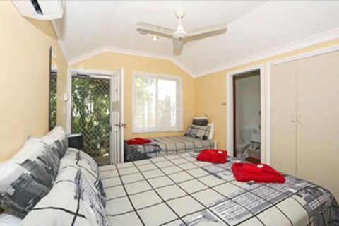 Jacaranda Guest House - Whitsundays Accommodation 2